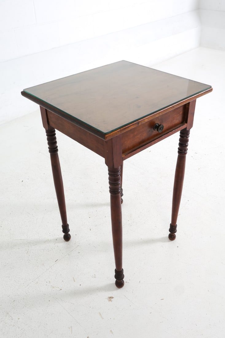 SHERATON STYLE MAPLE SIDE TABLE - 7