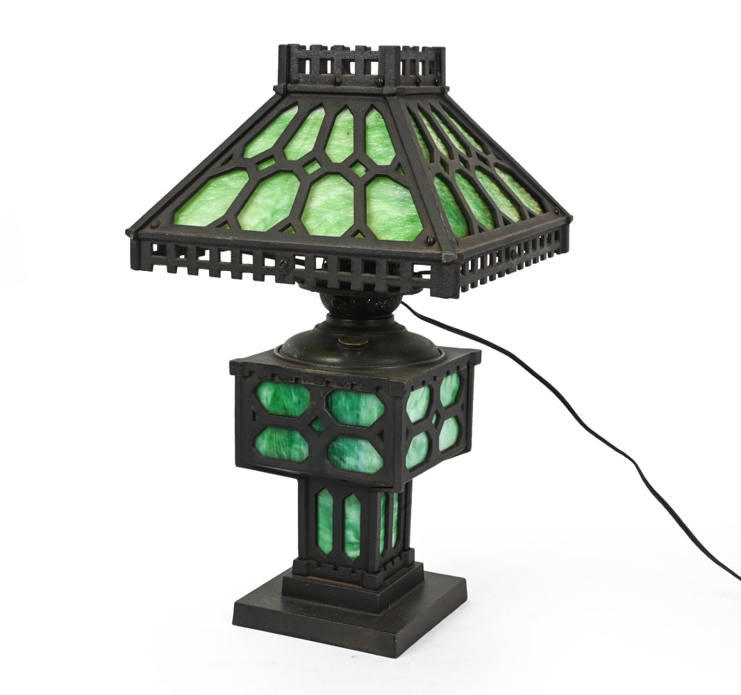 BRADLEY & HUBBARD CAST IRON SLAG GLASS TABLE LAMP (1 of 14)