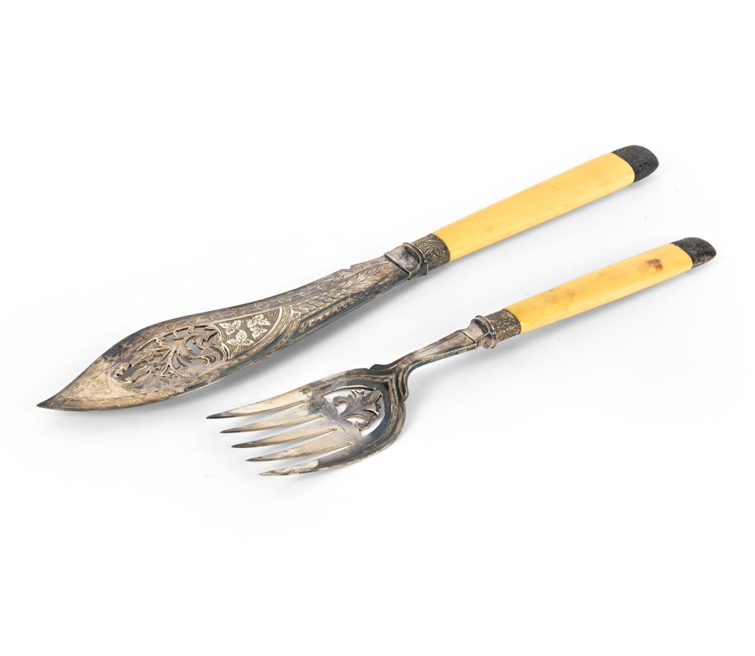VICTORIAN STYLE SILVERPLATE SERVING UTENSILS (1 of 14)