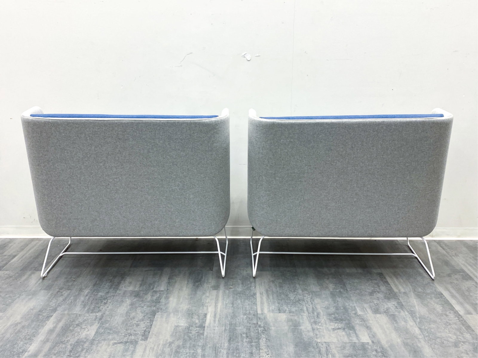 PAIR NAUGHTONE HERMAN MILLER HUSH HIGH BACK SOFAS - 9