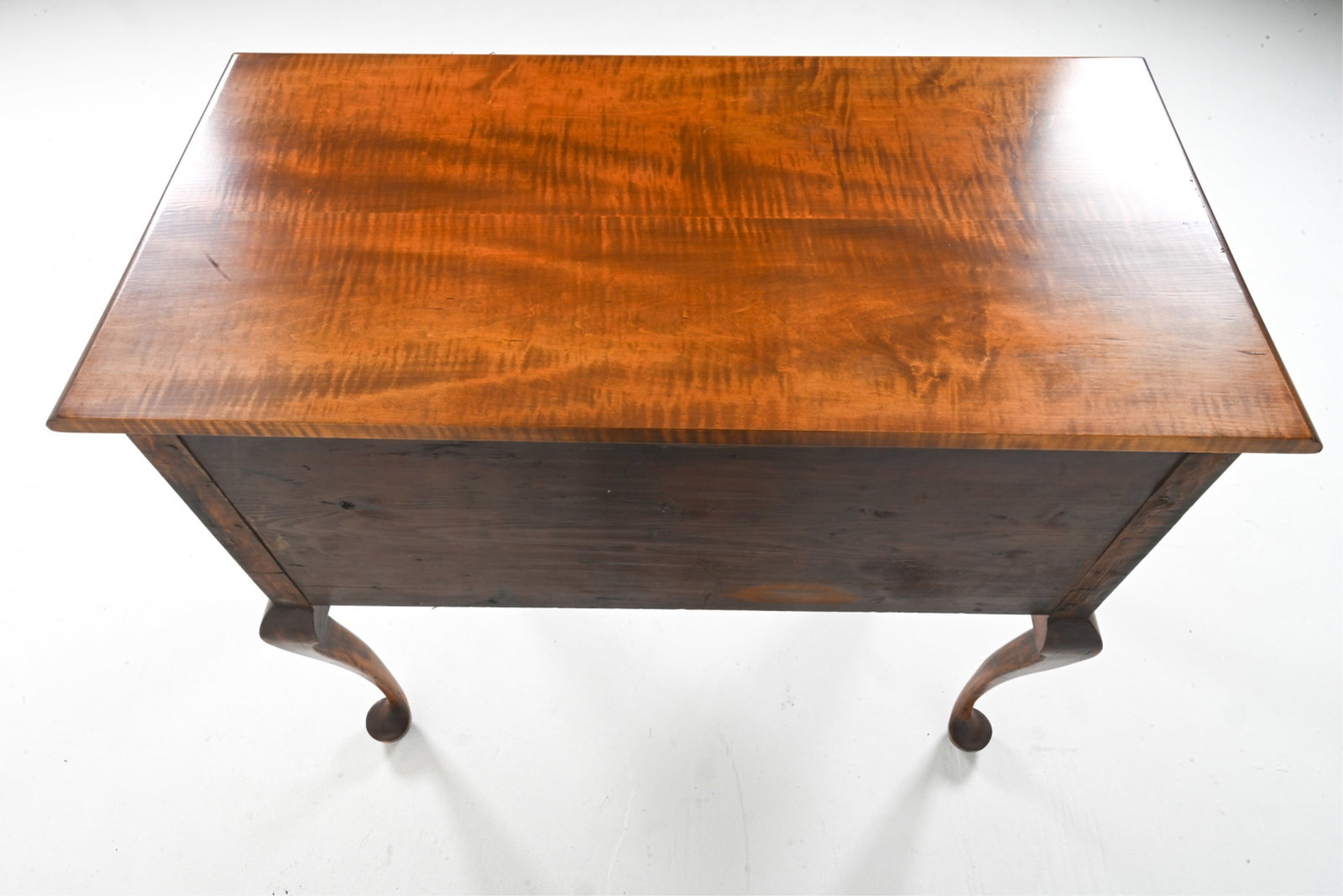 18TH C. QUEEN ANNE TIGER MAPLE LOW BOY - 10