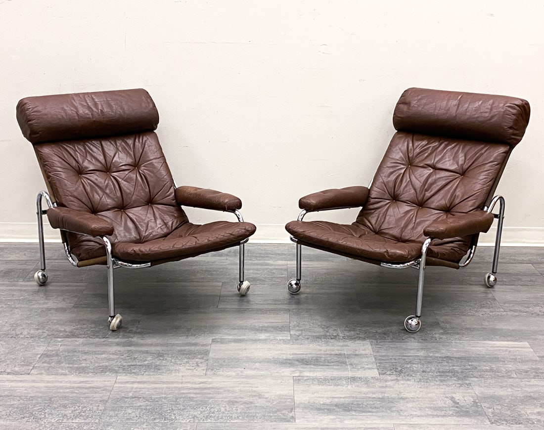 PAIR ERIC BENGTSSON "HAGER" LEATHER LOUNGE CHAIRS: Designed by Jan-Eric Bentsson for IKEA. Chrome tubular frame with casters and leather upholstery. Apparently unmarked. Sweden, circa 1970s. Dimensions: H 32.75" x W 29" x D 42" SH 14.5" Condition: