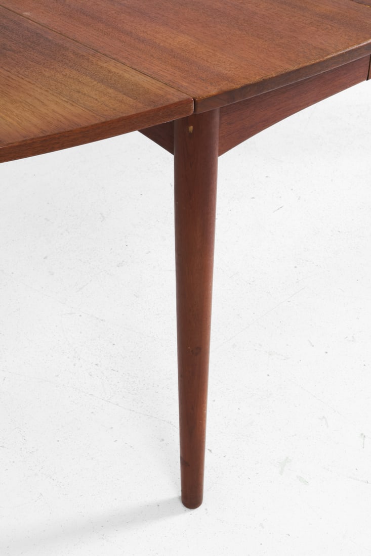 VODDER STYLE DANISH TEAK EXTENDING DINING TABLE - 12