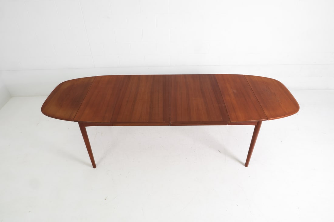 VODDER STYLE DANISH TEAK EXTENDING DINING TABLE - 13