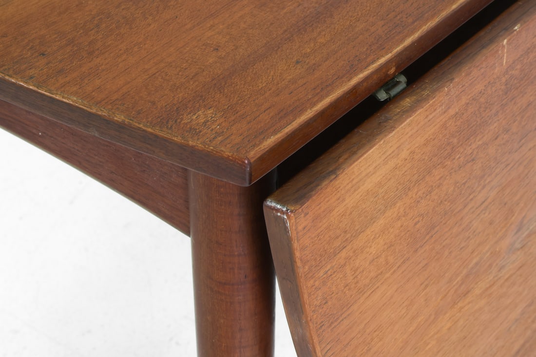 VODDER STYLE DANISH TEAK EXTENDING DINING TABLE - 14