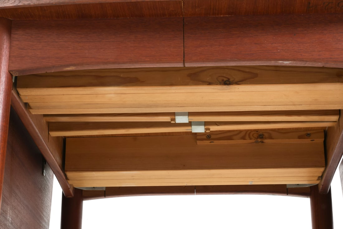 VODDER STYLE DANISH TEAK EXTENDING DINING TABLE - 16