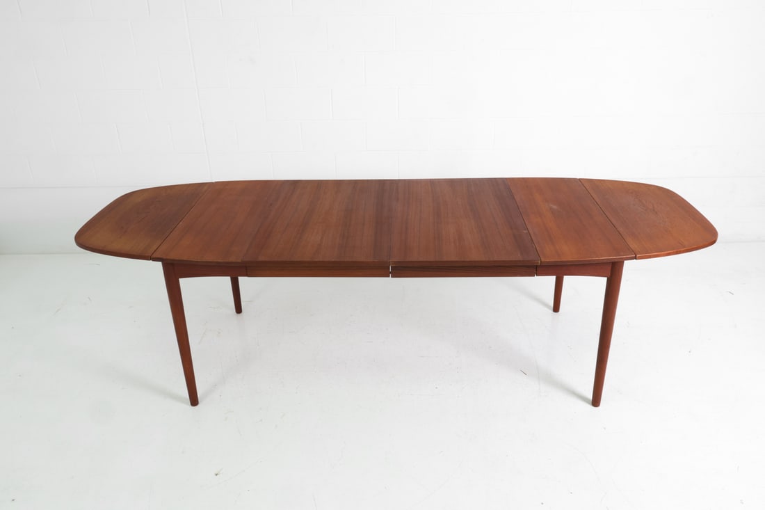 VODDER STYLE DANISH TEAK EXTENDING DINING TABLE - 7