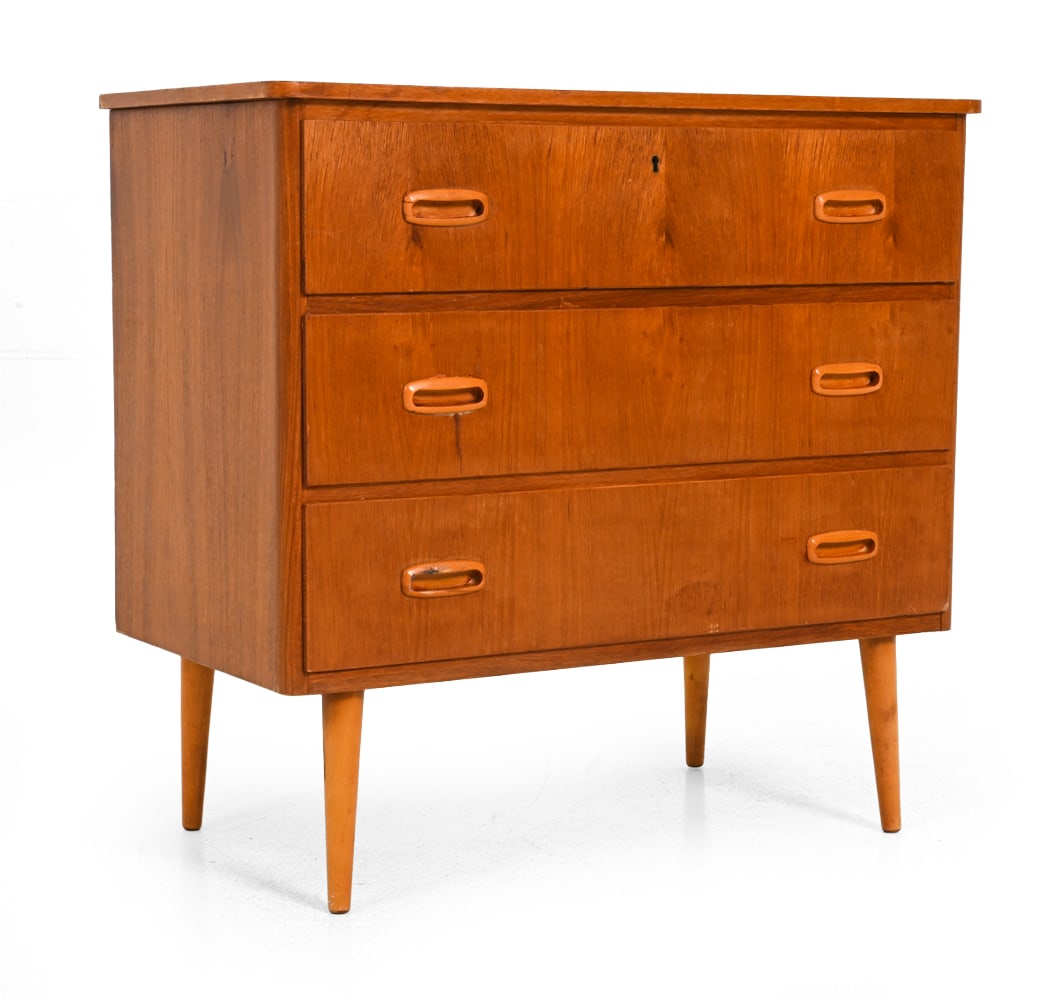 SCANDINAVIAN TEAK CHEST OF DRAWERS C. 1960S