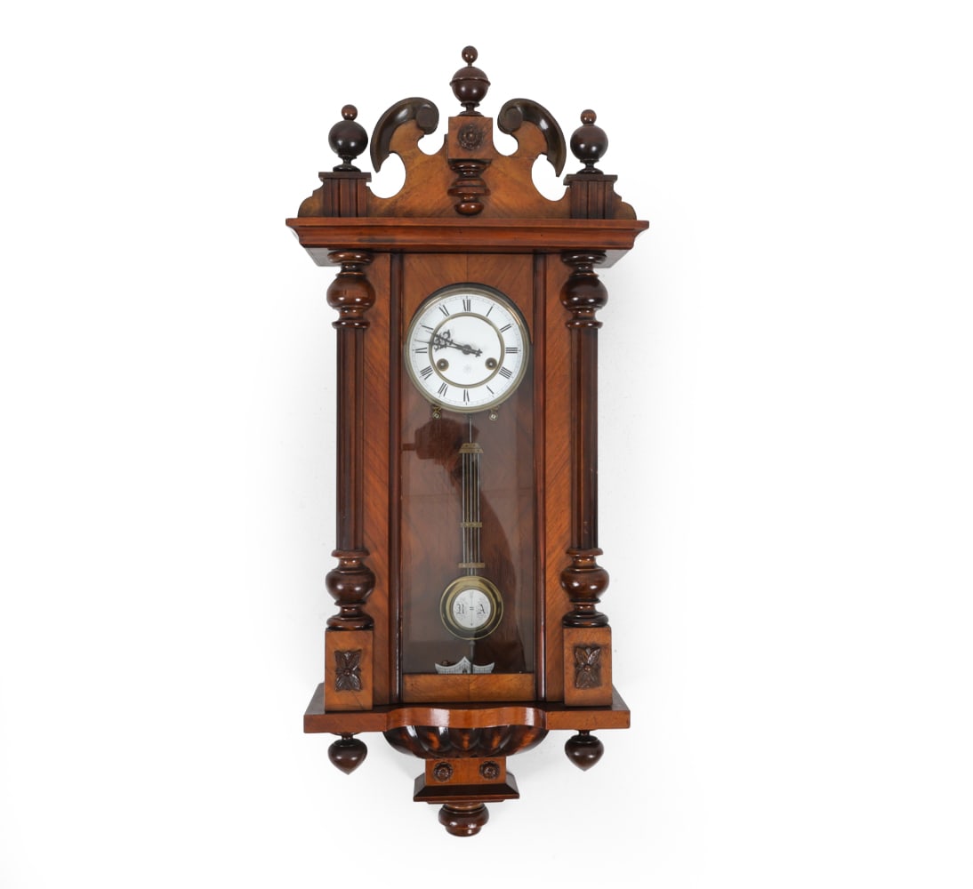 JUNGHANS GERMAN WALNUT VIENNA WALL CLOCK (1 of 1)