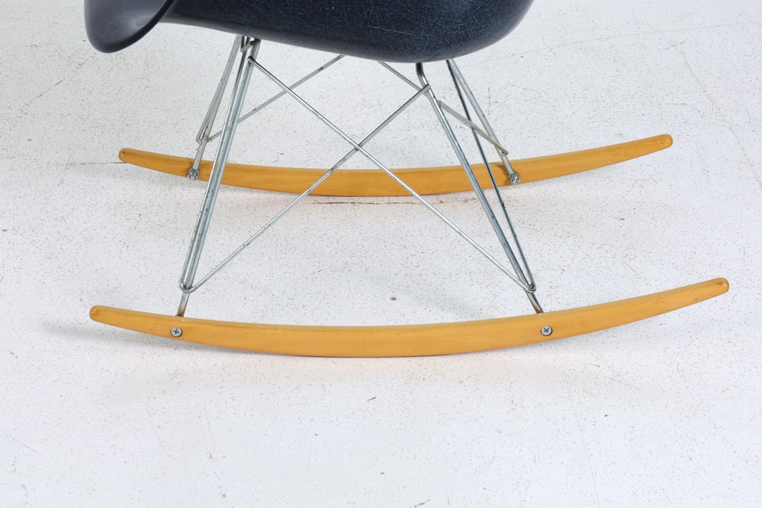 MODERNICA CASE STUDY ARM SHELL ROCKING CHAIR - 10