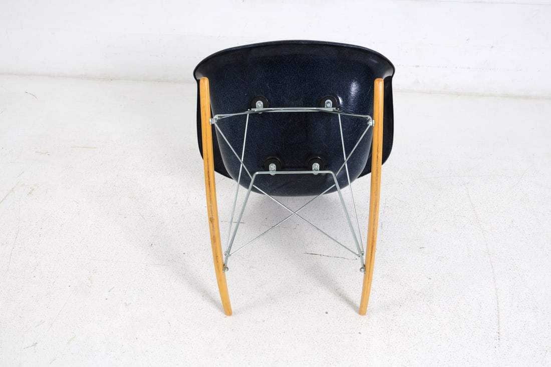 MODERNICA CASE STUDY ARM SHELL ROCKING CHAIR - 13