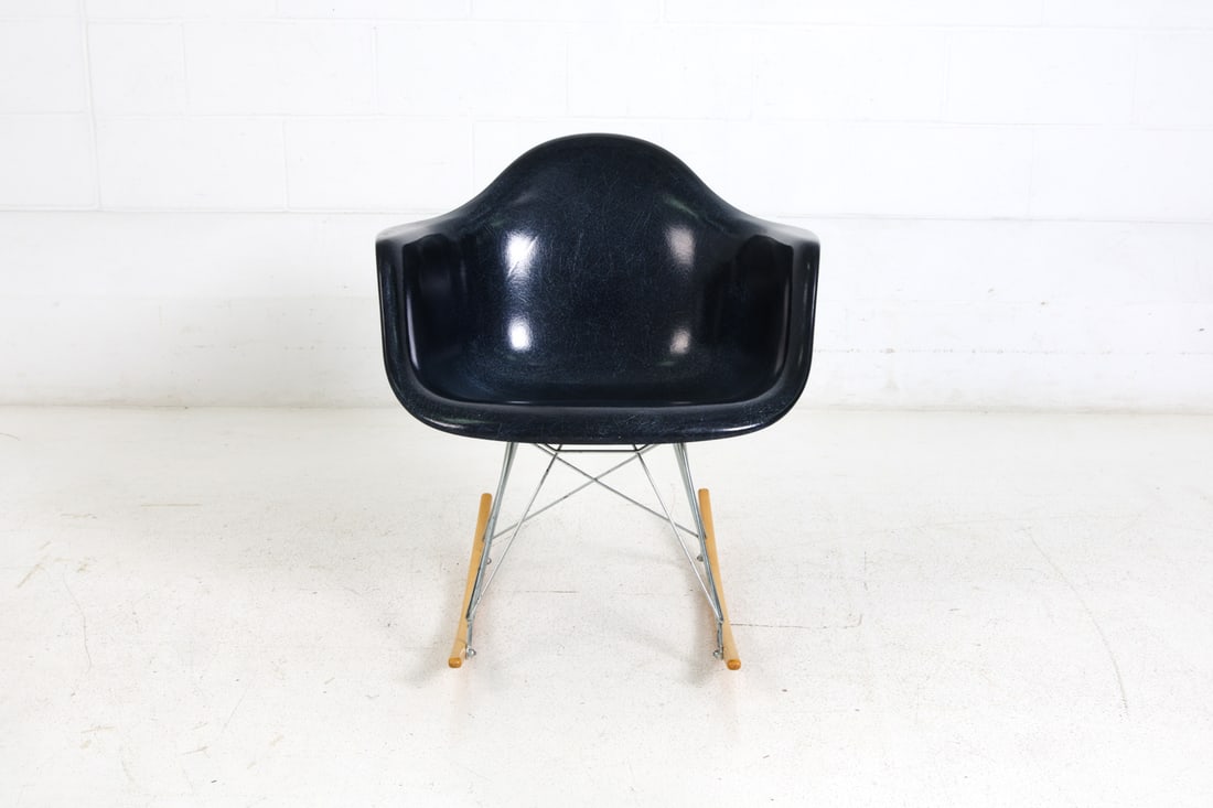 MODERNICA CASE STUDY ARM SHELL ROCKING CHAIR - 3