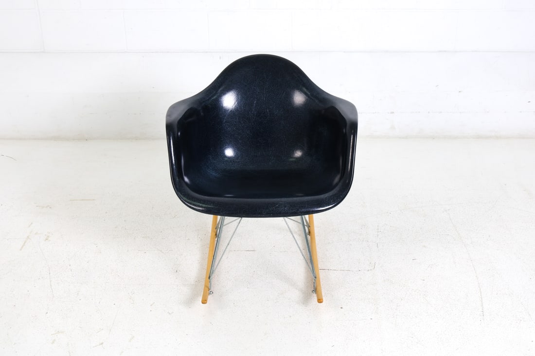 MODERNICA CASE STUDY ARM SHELL ROCKING CHAIR - 4