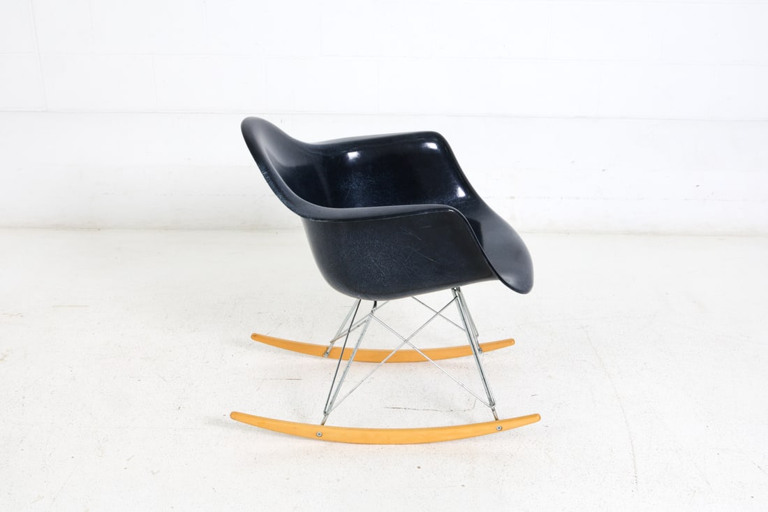 MODERNICA CASE STUDY ARM SHELL ROCKING CHAIR - 6
