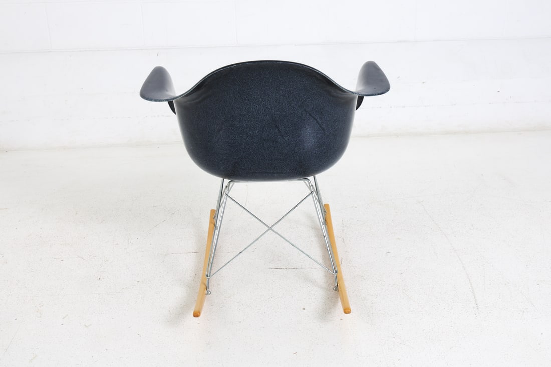 MODERNICA CASE STUDY ARM SHELL ROCKING CHAIR - 7