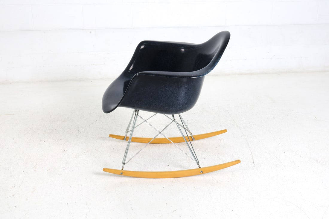 MODERNICA CASE STUDY ARM SHELL ROCKING CHAIR - 9