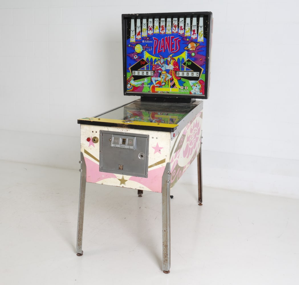 WILLIAMS "PLANETS" PINBALL MACHINE - 2