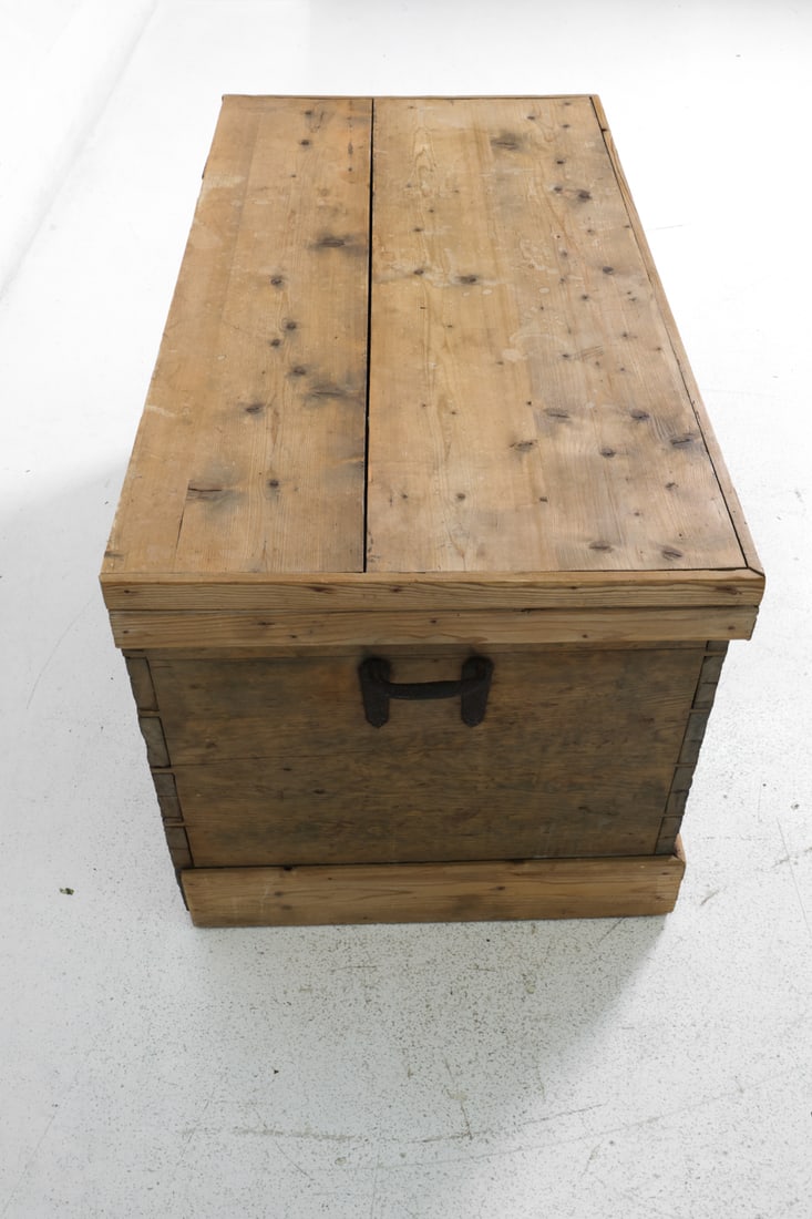ANTIQUE RUSTIC PINE CHEST - 7