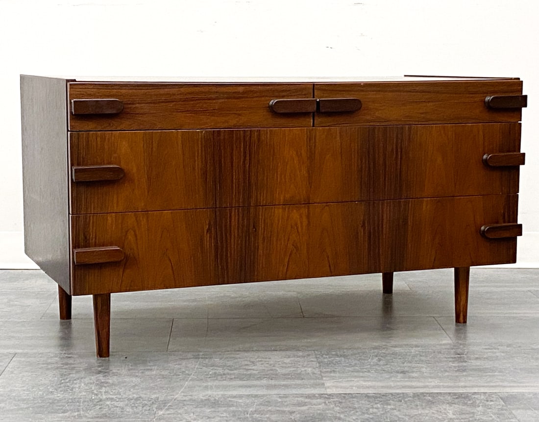 DANISH ROSEWOOD CHEST OF DRAWERS C. 1960S (1 of 15)