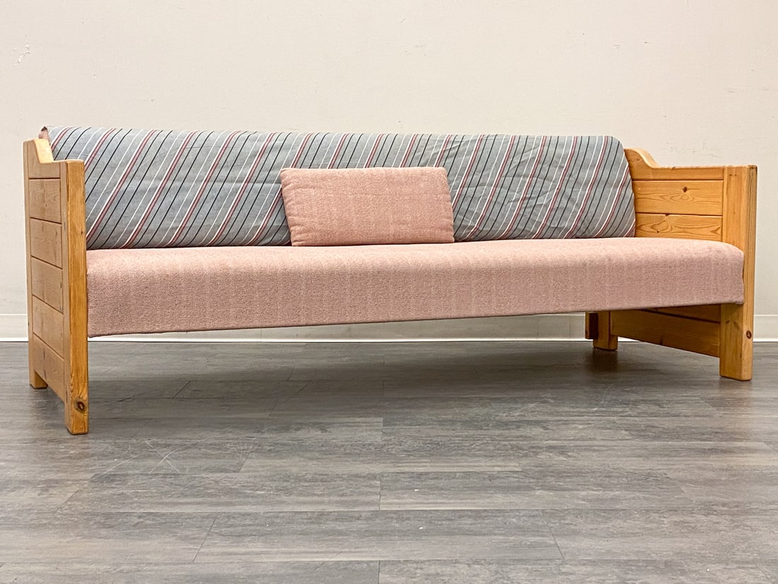 SCANDINAVIAN PINE DAYBED SOFA (1 of 18)