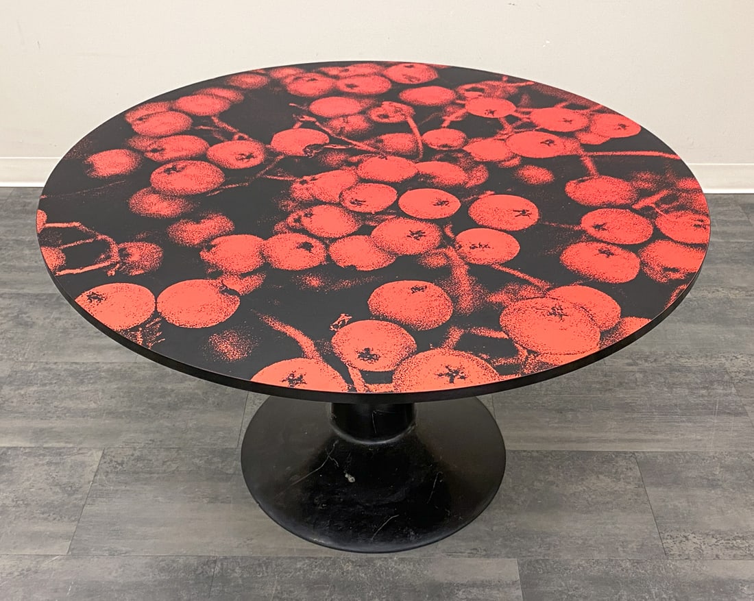 MARIMEKKO ROWANBERRY DINING TABLE (1 of 11)