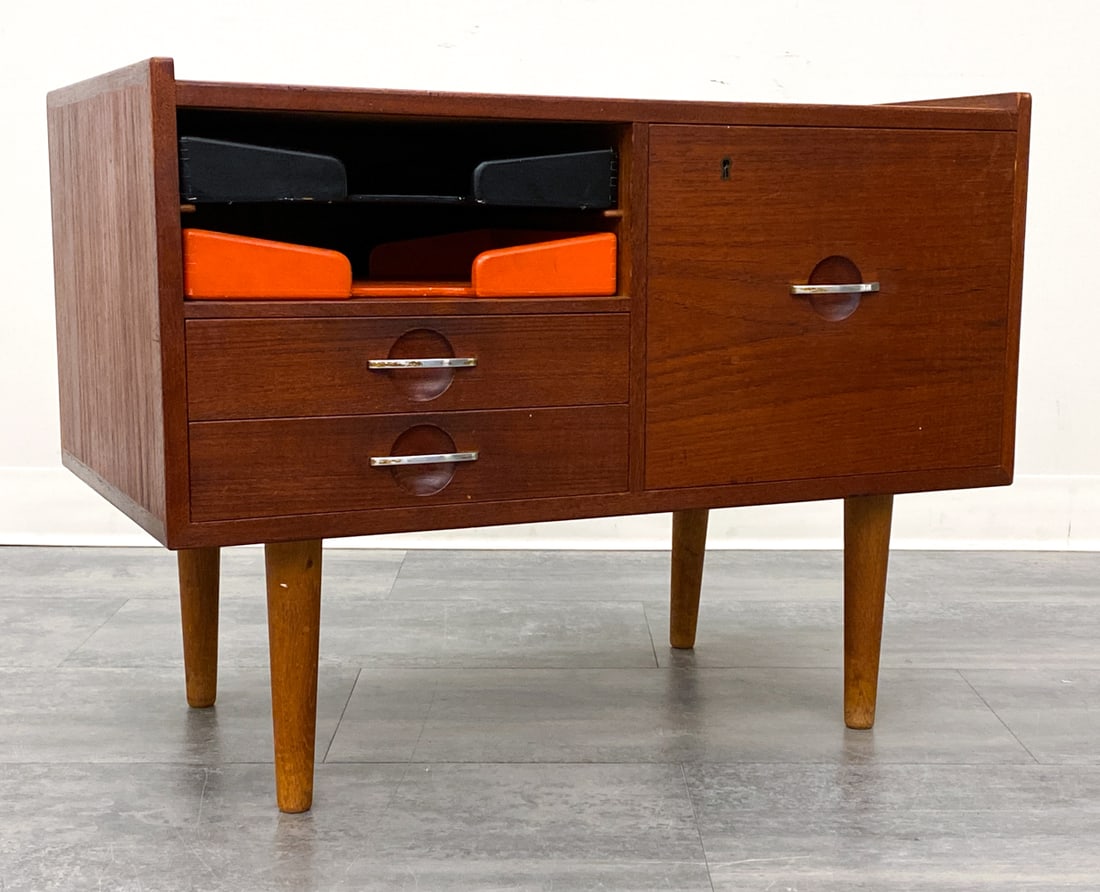 HANS J. WEGNER FOR JOHANNES HANSEN TELEPHONE TABLE (1 of 1)