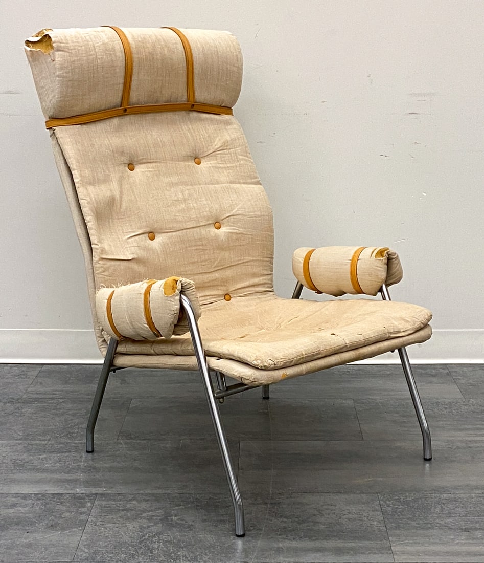 DUX STYLE SWEDISH CHROME LOUNGE CHAIR C. 1960S: Canvas upholstery, leather straps and chrome frame. Sweden, circa 1960s. Dimensions: H 39" x W 26" x D 30" x SH 15" Condition: Wear consistent with age and use. Great candidate for reupholstering. Dis