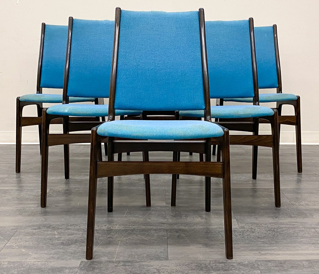 (6) JOHANNES ANDERSEN FOR ULDUM DINING CHAIRS: Stained beech frame and turquoise upholstery. Apparently unmarked. Denmark, circa 1960s. Dimensions: H 36" x W 18" x D 21" x SH 18" Condition: Wear consistent with age and use. Soiling,
