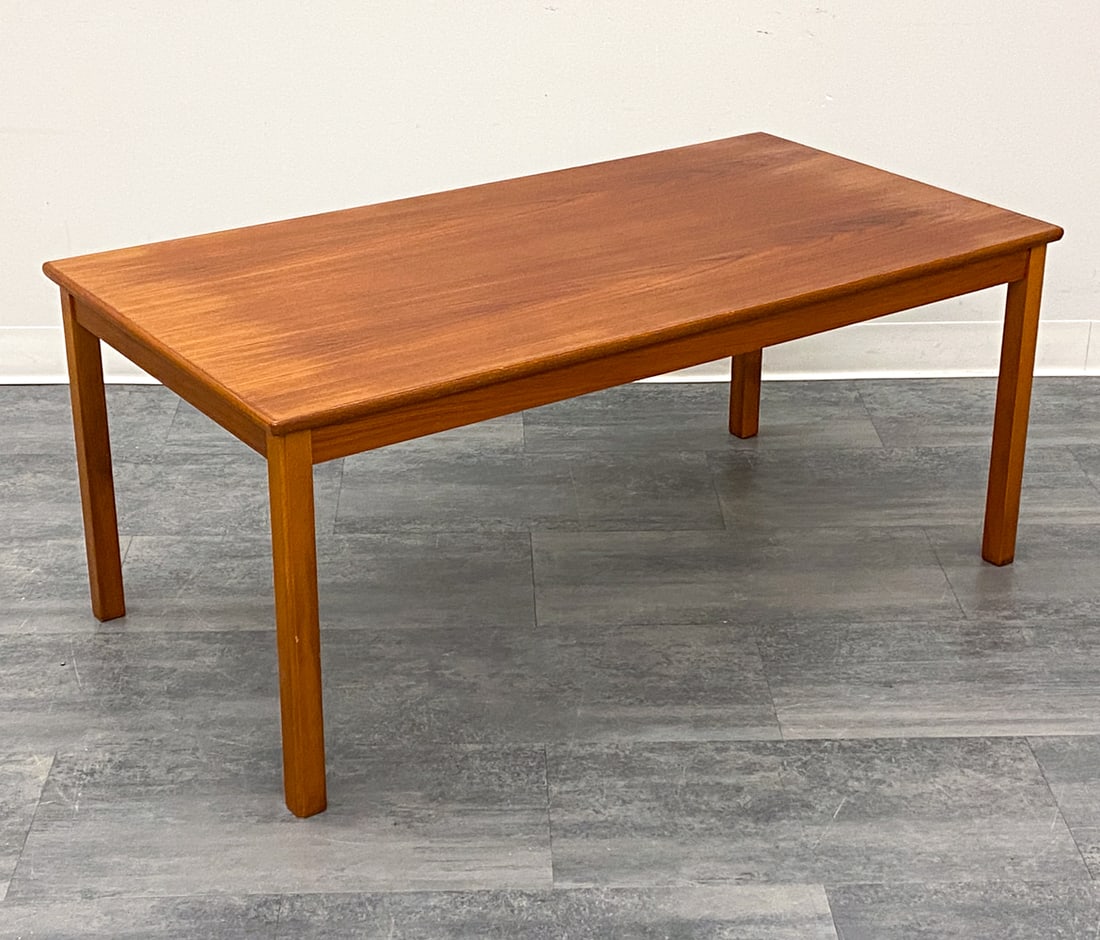 LARSEN STYLE DANISH TEAK COFFEE TABLE 1960S (1 of 1)