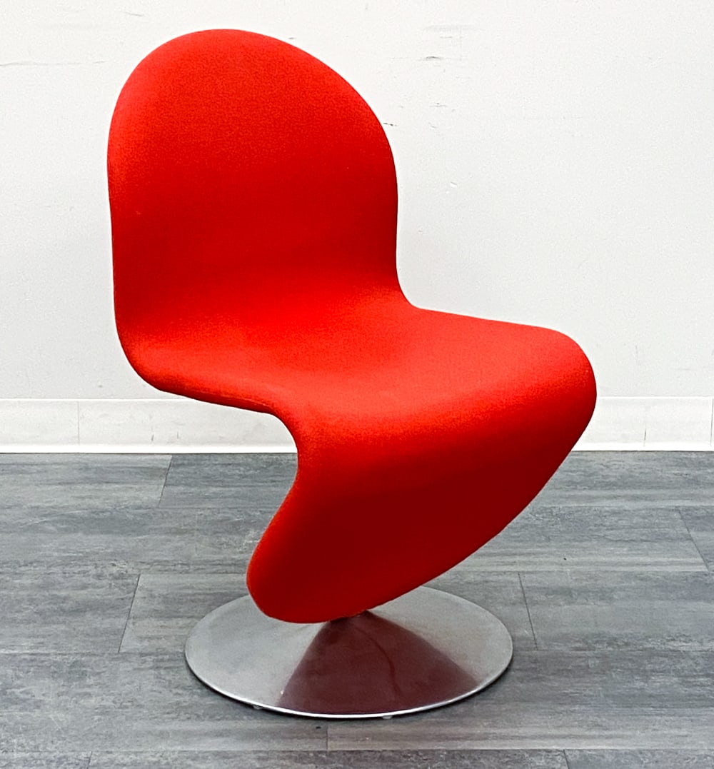 VERNER PANTON SYSTEM 1-2-3 DINING CHAIR C. 1970S: Featuring and S curved upholstered silhouette and a circular brushed aluminum base. Manufacturer mark to underside. Denmark, circa 1970s. Dimensions: H 35" x W 20" x D 20" x SH 19" Condition: Wear con