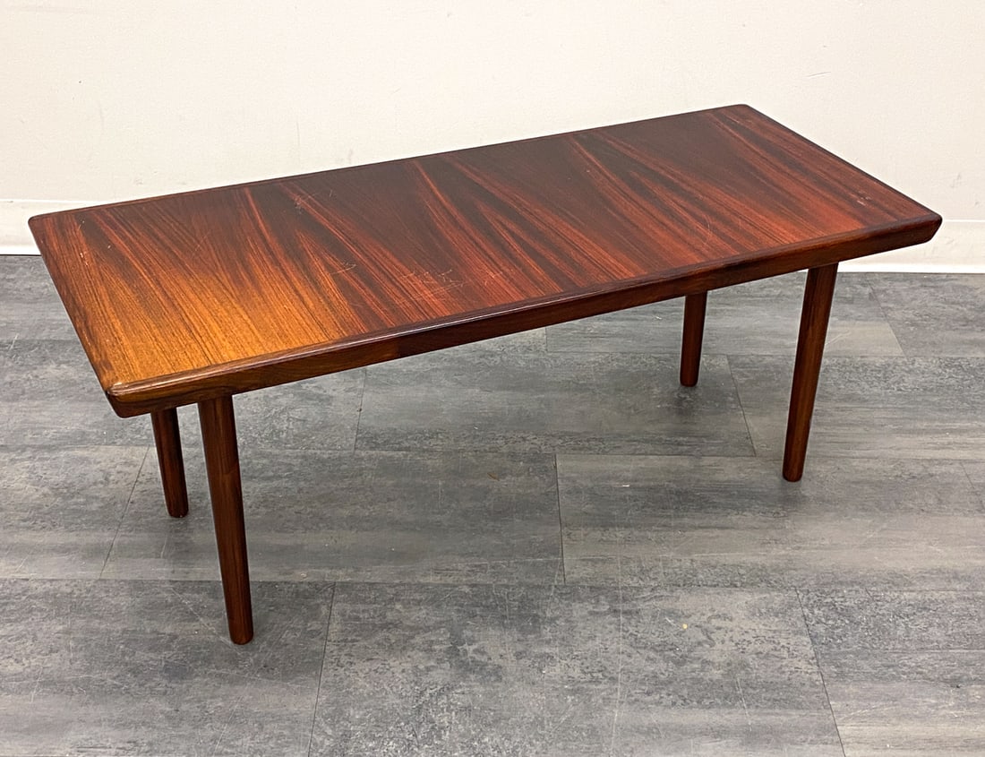 KINDT LARSEN STYLE DANISH ROSEWOOD COFFEE TABLE (1 of 11)