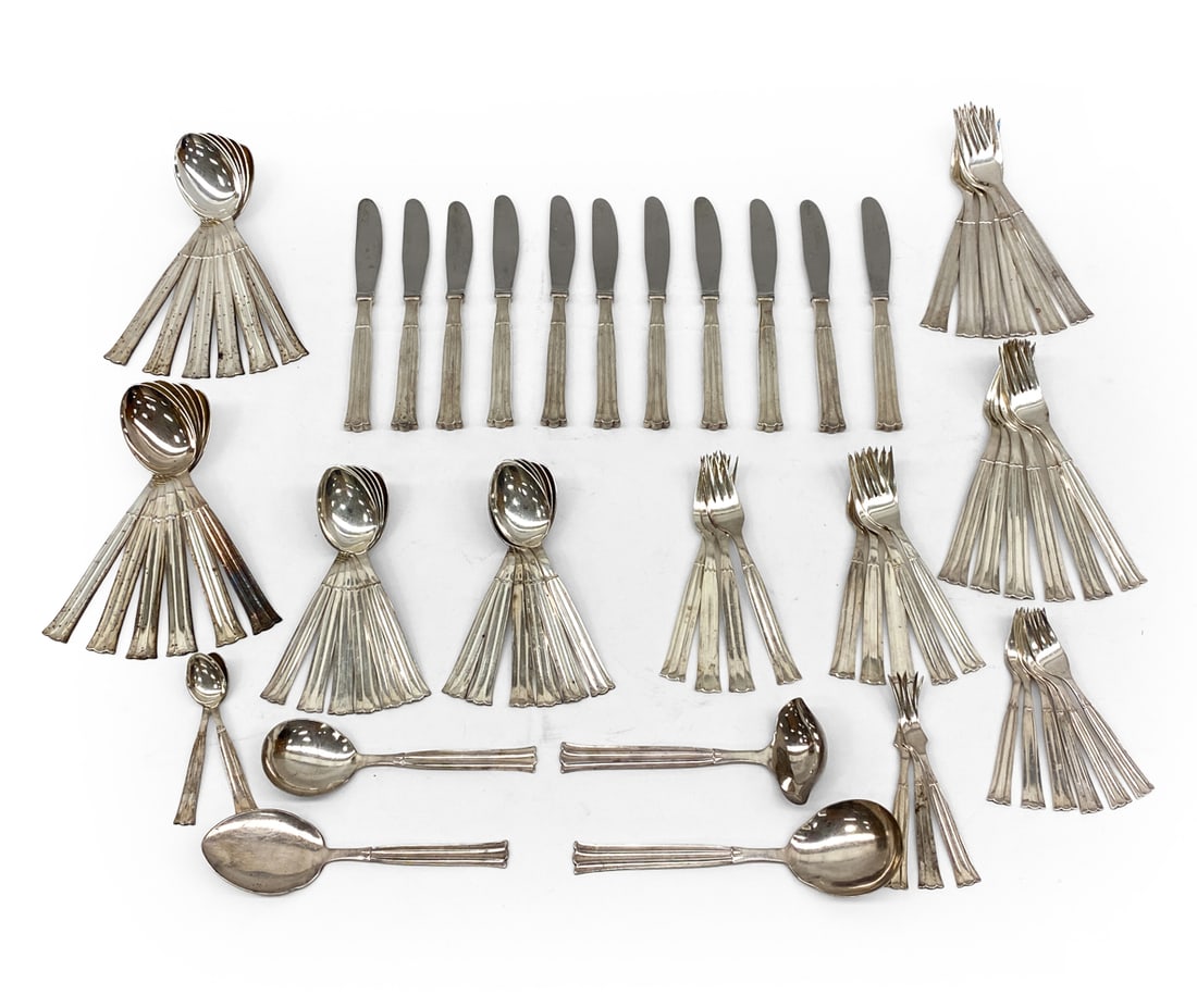 REGENT VICTORIA SILVERPLATE FLATWARE GROUPING (1 of 16)