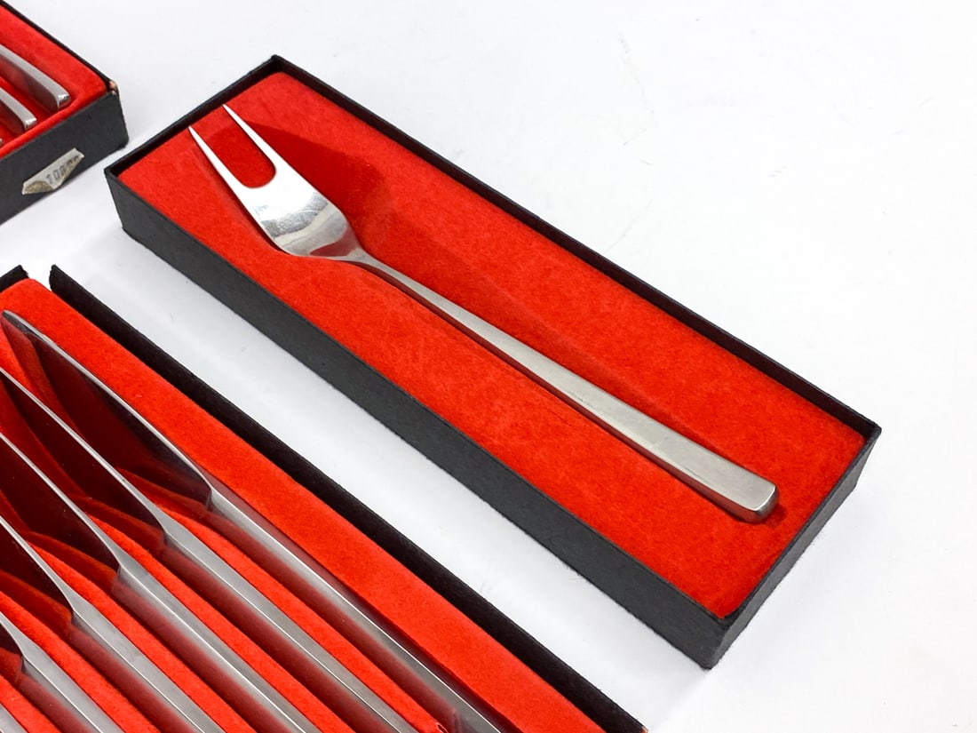 TIAS ECKHOFF STAINLESS STEEL FLATWARE GROUPING - 10