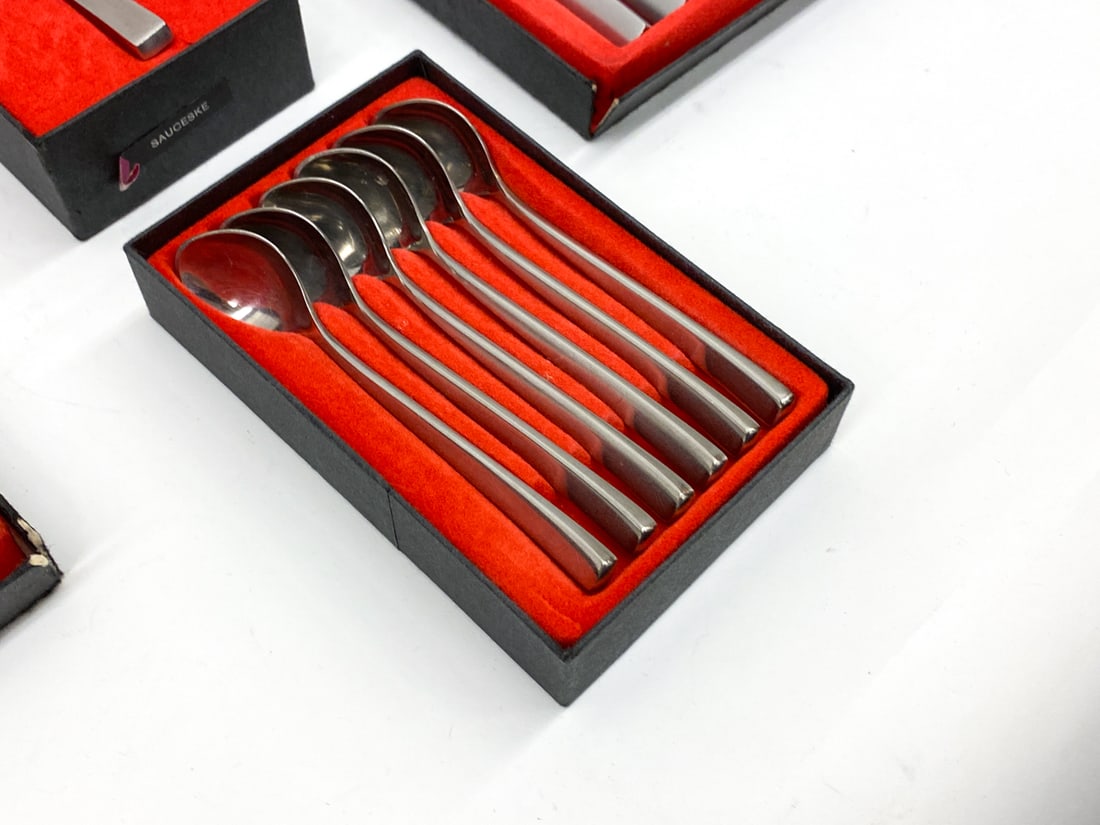 TIAS ECKHOFF STAINLESS STEEL FLATWARE GROUPING - 4