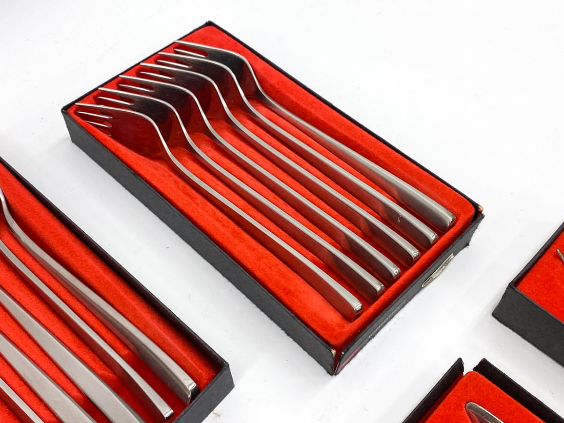 TIAS ECKHOFF STAINLESS STEEL FLATWARE GROUPING - 9