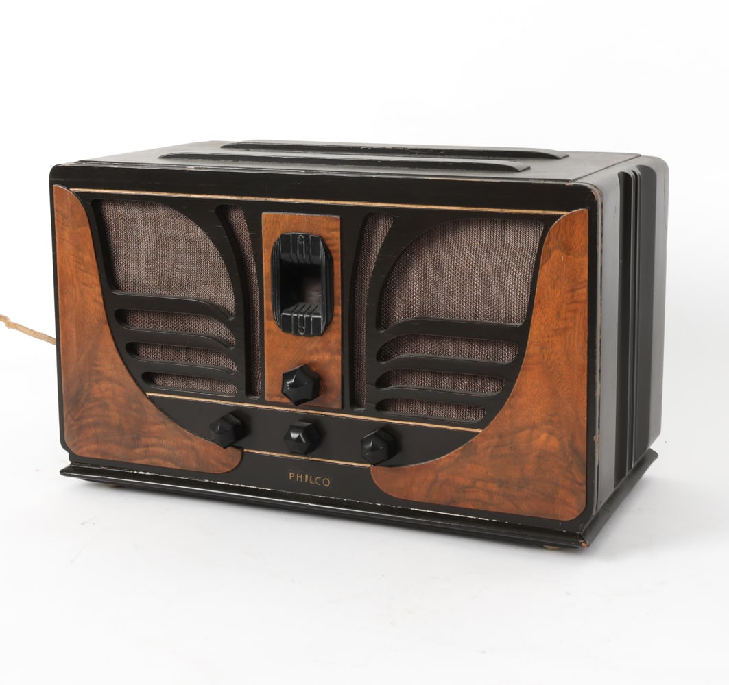 ART DECO PHILCO MODEL 45C "BUTTERFLY" TUBE RADIO: Marked "Model 45" on the back. Back open to expose inner mechanics. Burled walnut accents at front and cutout butterfly design. Circa 1930s. Dimensions: H 10" x W 16 " x D 9'' Condition: Minor discolo