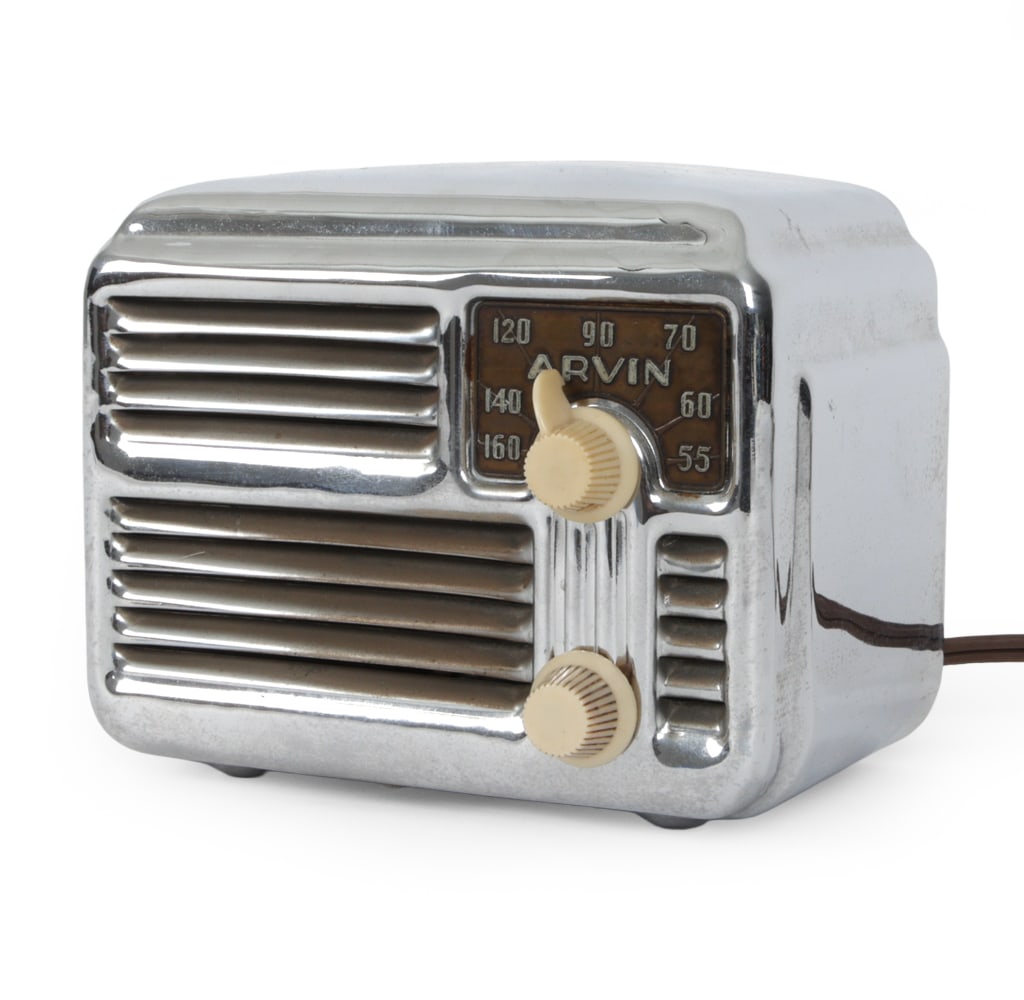 ART DECO CHROME ARVIN 444 TUBE RADIO: Arvin model 444 chrome midget radio with brass details and plastic knobs. Circa 1940s. Apparently unmarked. Dimensions: H 5" x W 6.25" x D 4" Condition: Scratches to chrome. Patina to finish. Wiring u