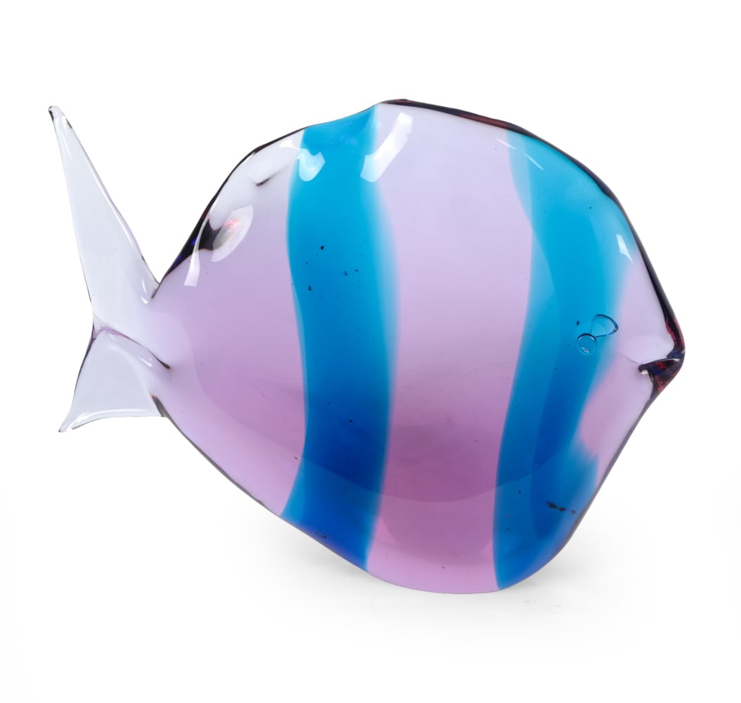 RENATO ANATRA ITALIAN MURANO ART GLASS FISH: Renato Anatra (Italian B. 1943) Murano art glass fish Signed underneath "R. Anatra" Dimensions: H 8.5" x W 11" x D 2.5" Condition: With few soil spots. Wear consistent with age.
