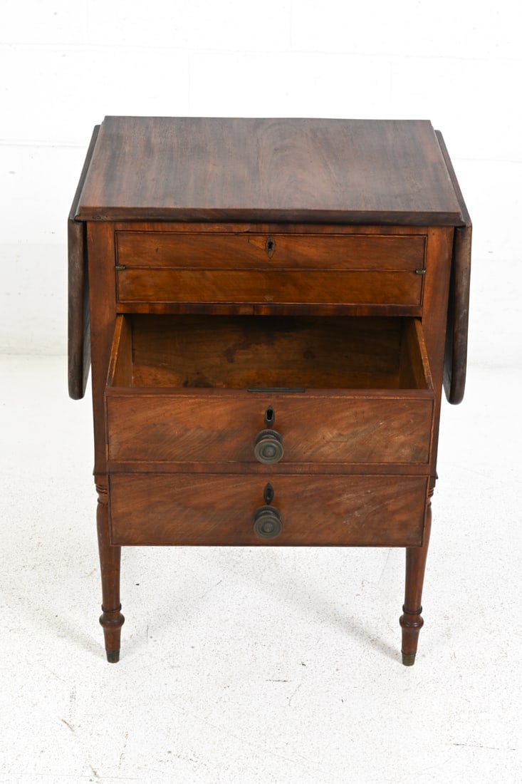 19TH C. REGENCY STYLE MAHOGANY SIDE TABLE - 9