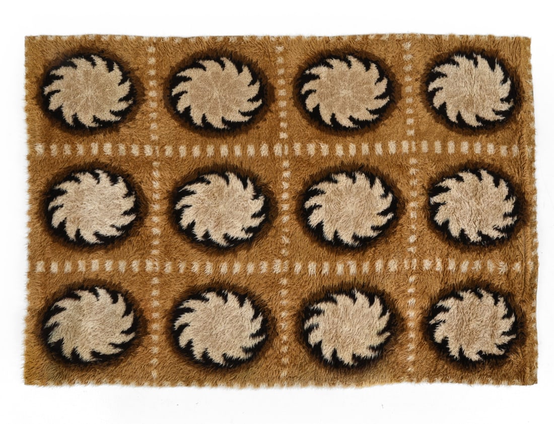 SCANDINAVIAN SUNBURST WOOL RYA RUG C. 1970S: Wool in multicolored sunburst design. Scandinavian, circa 1970s. Dimensions: L 75" x W 52" Condition: Minor sun fading and discoloration. Cleaning recommended. Wear consistent with age and use.