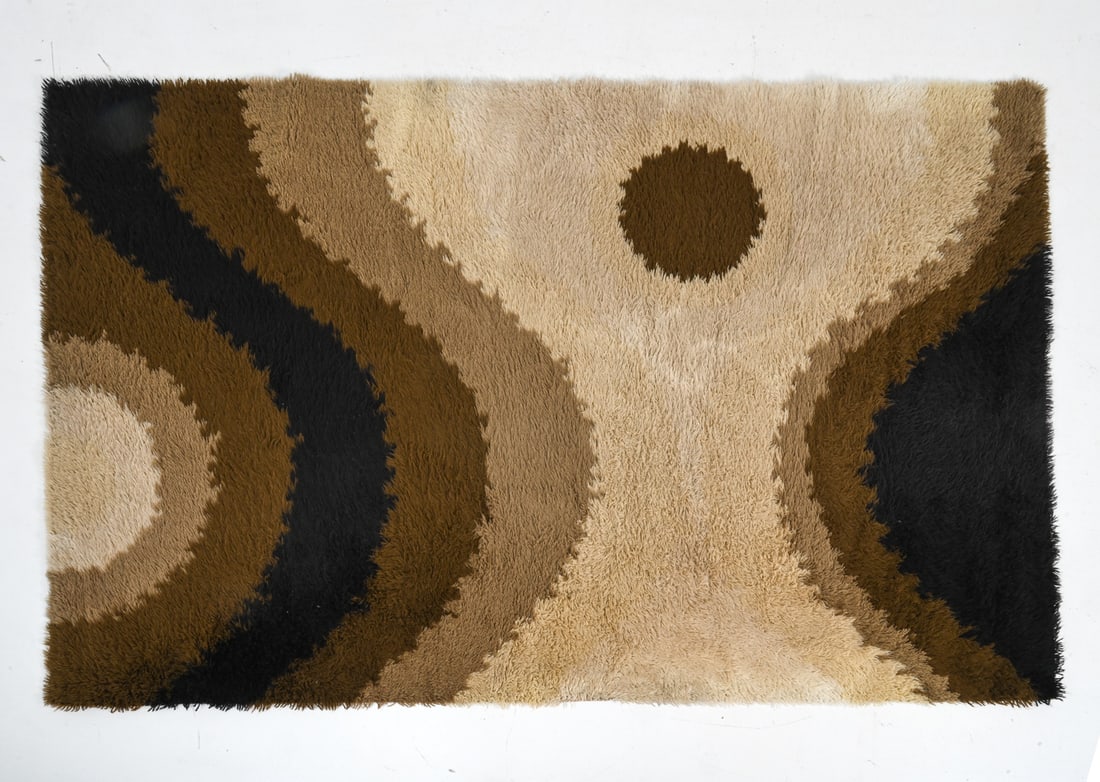 SCANDINAVIAN GEOMETRIC RYA SHAG RUG C. 1970S: Wool with geometric pattern in brown tone. Scandinavian, circa 1970s. Dimensions: L 108" x W 71" Condition: Cleaning recommended. Wear consistent with age and use. Staining & discoloration.