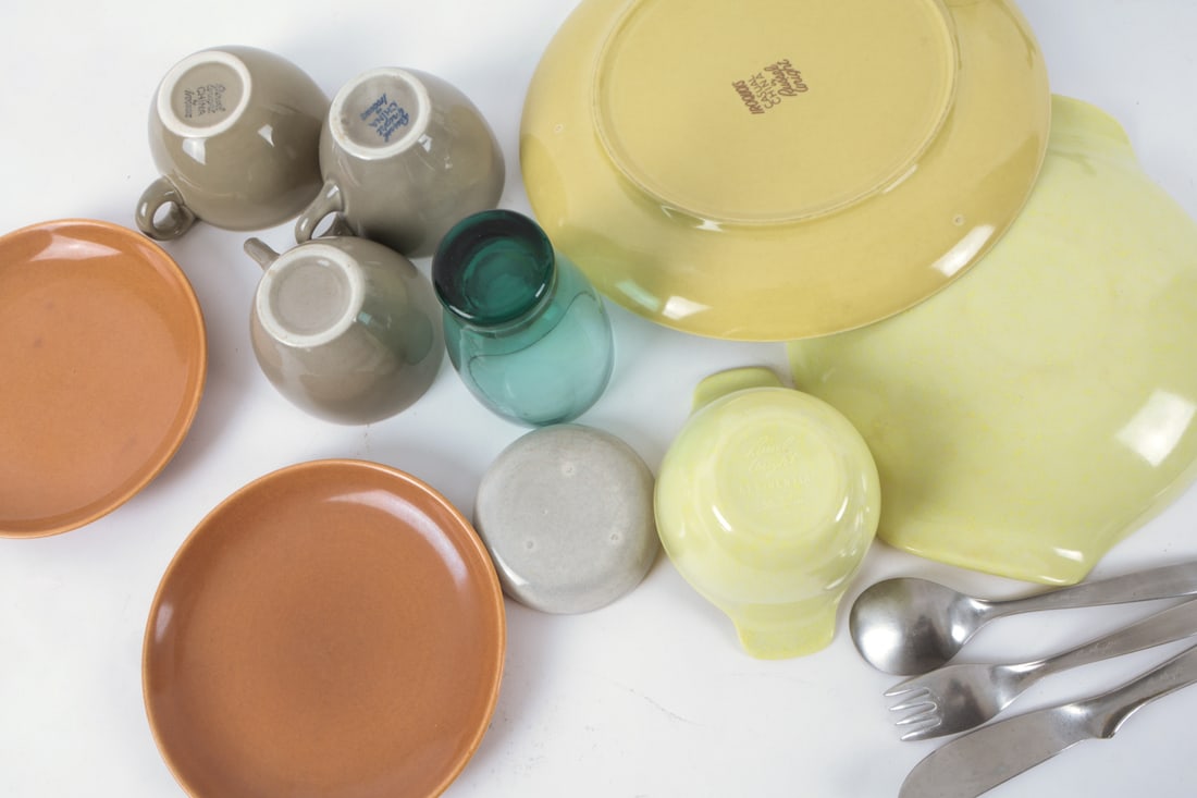 RUSSEL WRIGHT TABLEWARE & FLATWARE GROUPING - 10