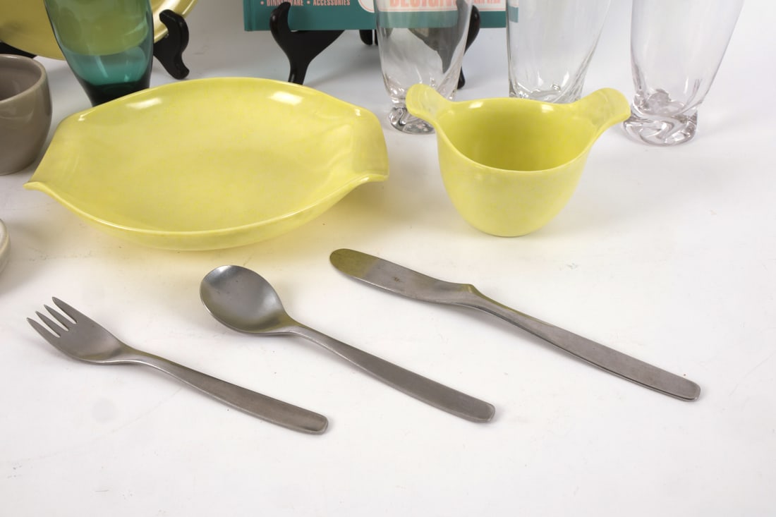 RUSSEL WRIGHT TABLEWARE & FLATWARE GROUPING - 5