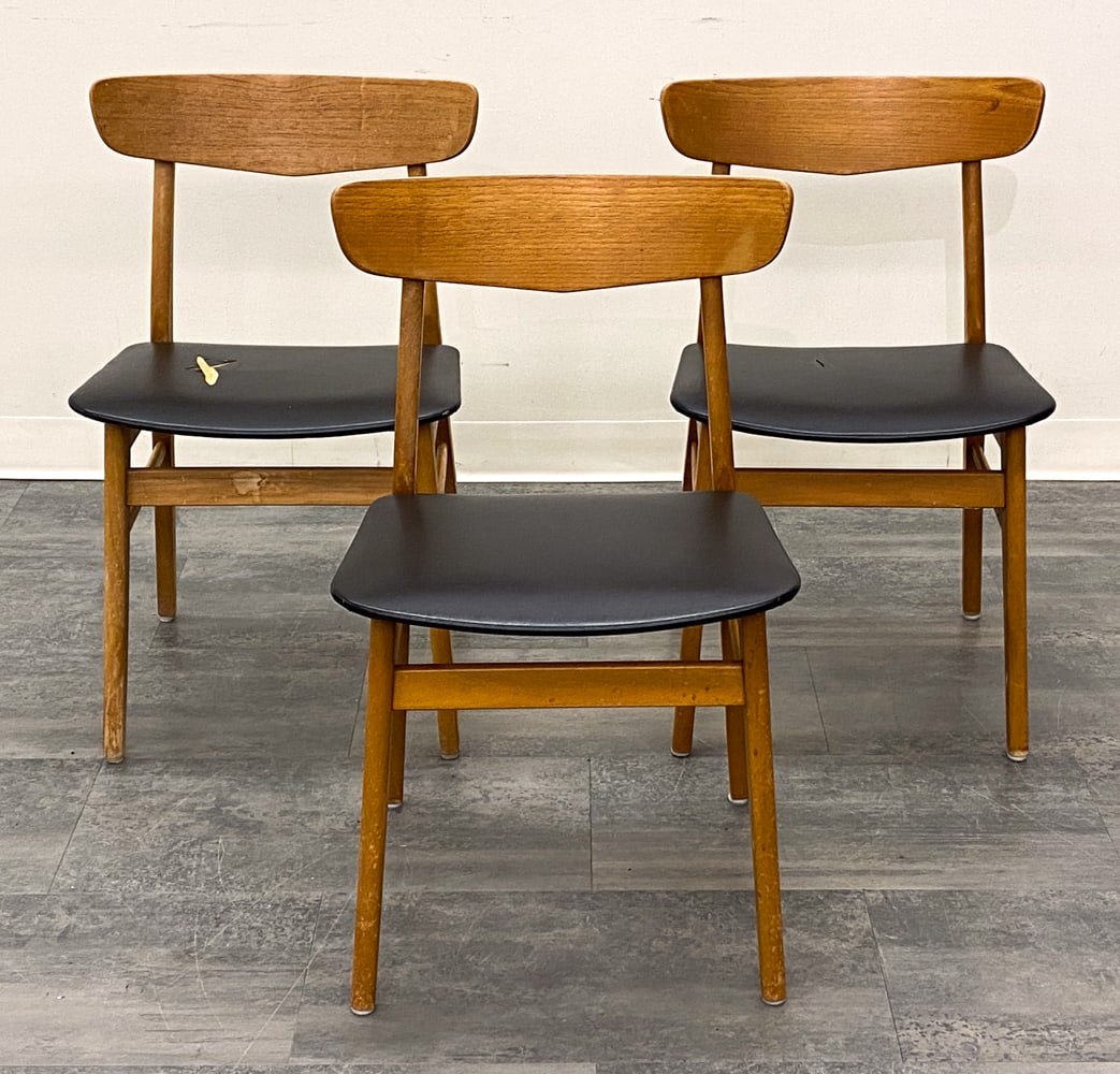 (3) FARSTRUP DANISH TEAK DINING CHAIRS C. 1960S: Apparently unmarked. Dimensions: H 31" x W 19.5" x D 17.5" x SH 17.5" Condition: One seat with a tear and loose on base, missing a screw. Watermarks, paint marks, wear consistent with age and use.