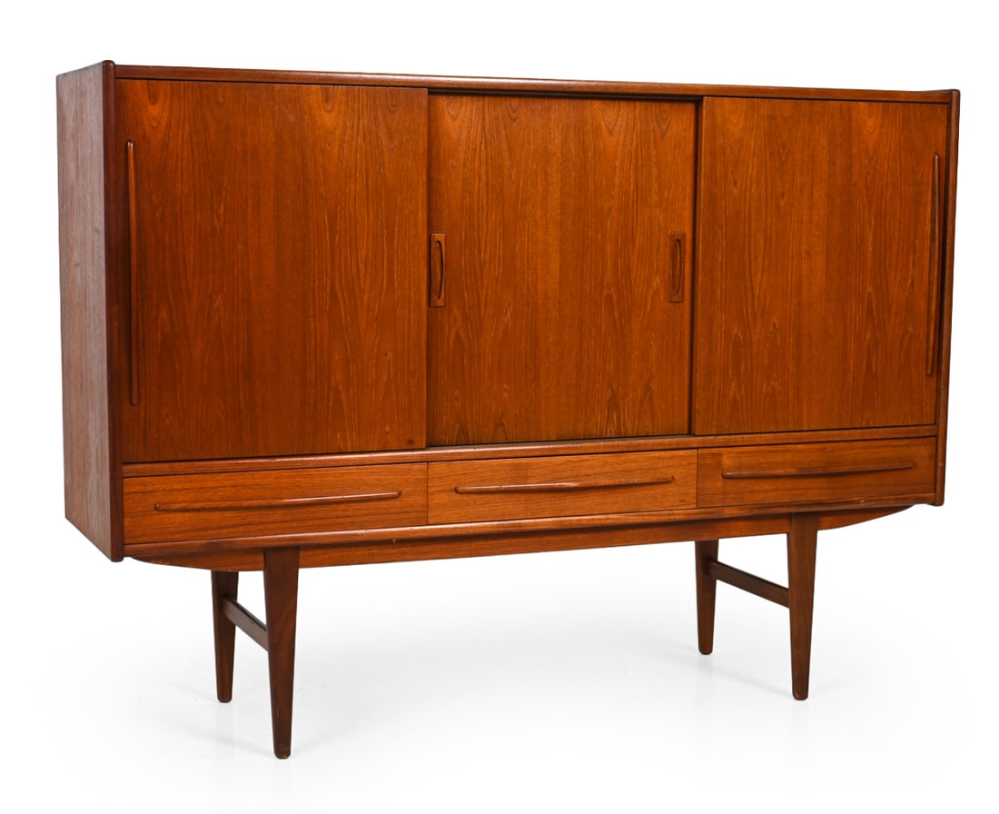 JOHANNES ANDERSEN STYLE DANISH TEAK SIDEBOARD (1 of 13)