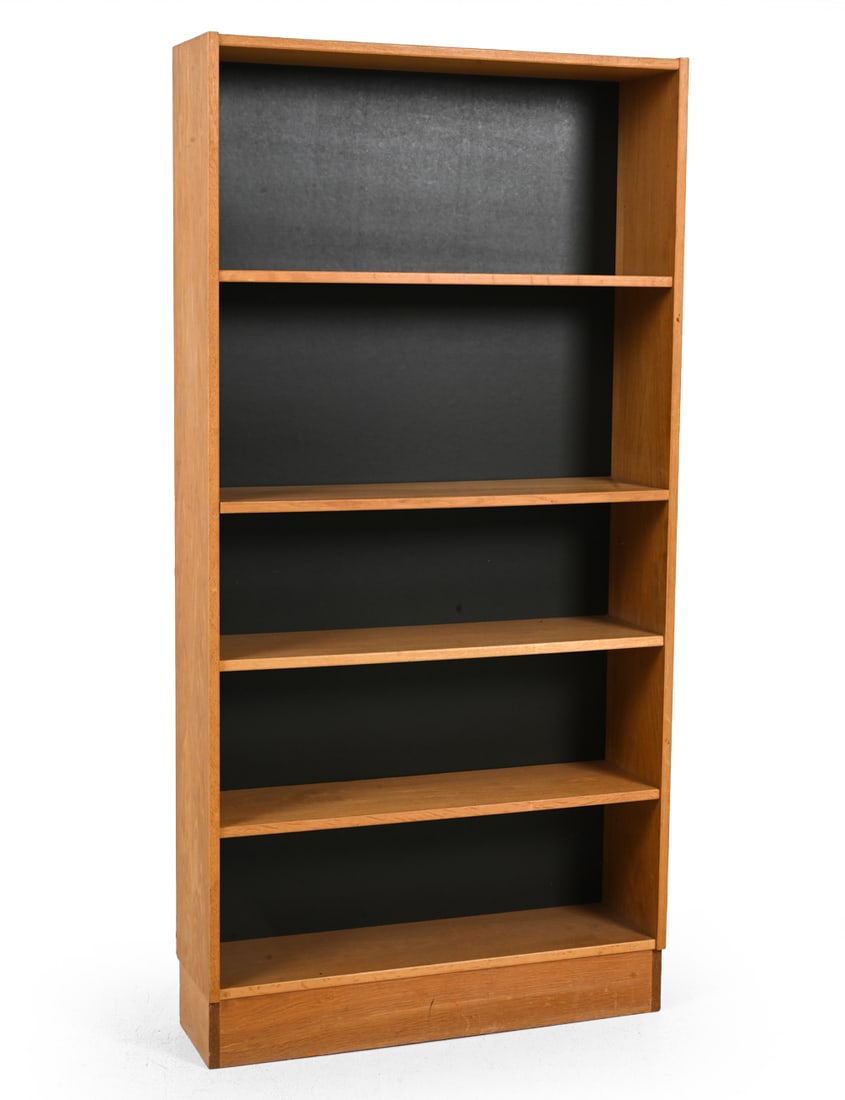 ATTR. DOMINO MOBLER DANISH OAK BOOKCASE C. 1960S: Oak bookcase with open shelving, contrasting dark back panels. Apparently unmarked. Denmark, circa 1960s. Dimensions: H 63'' x W 31.5'' x D 9" Condition: Wear consistent with age and use, including sc