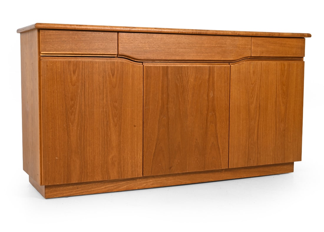 SKOVBY DANISH TEAK SIDEBOARD (1 of 14)