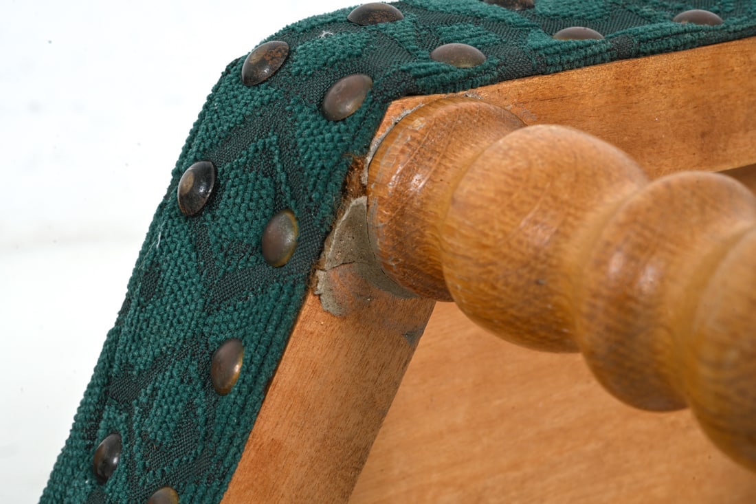 SCANDINAVIAN TURNED OAK STOOLS - 17
