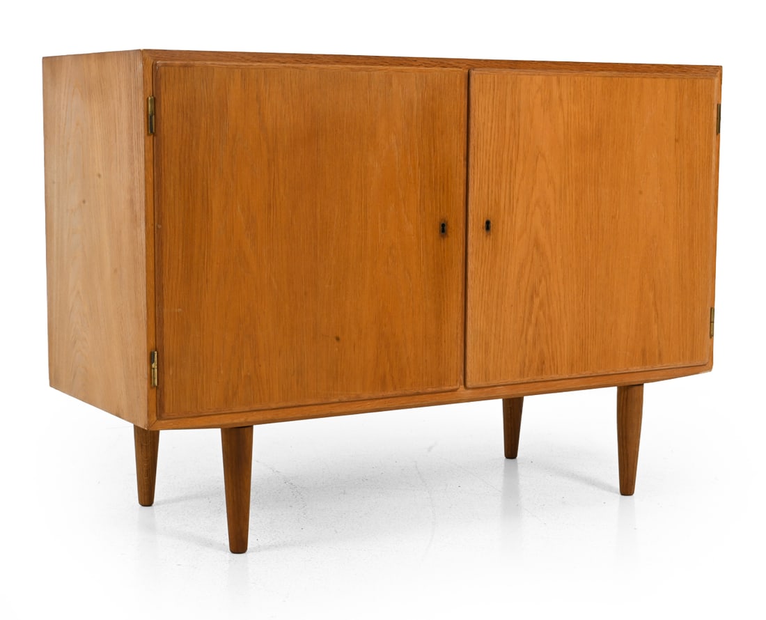 CARLO JENSEN FOR POUL HUNDEVAD OAK CABINET (1 of 15)