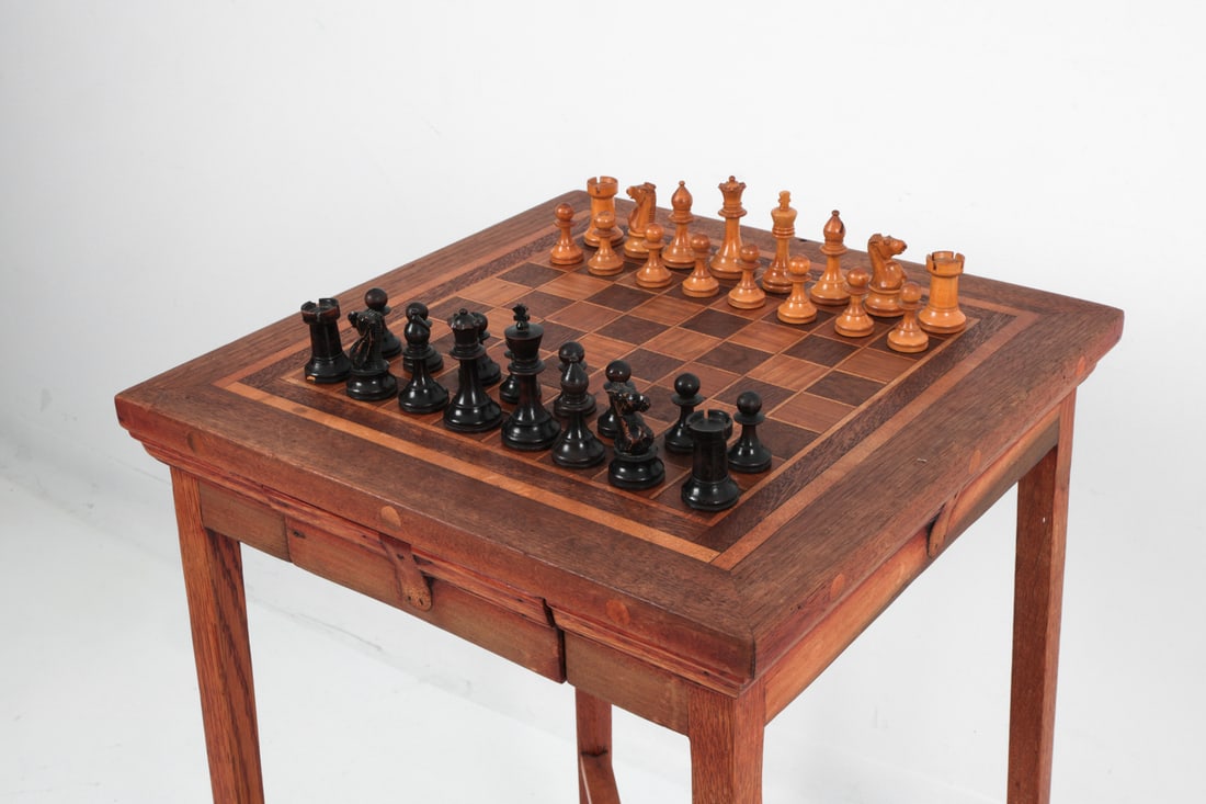 ANTIQUE INLAID WALNUT CHESS BOARD GAME TABLE (1 of 20)